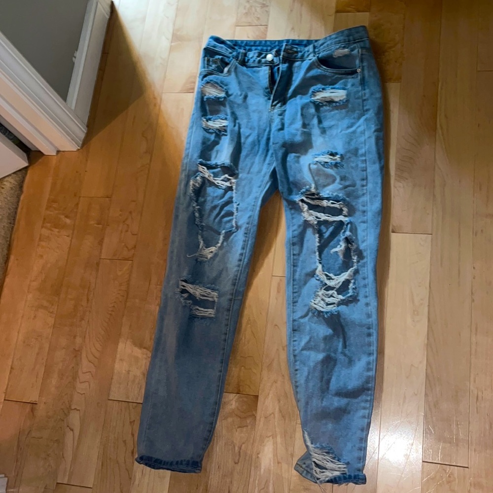 women’s medium jeans from shein, super comfortable, cute, stylish